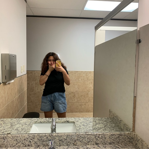 Meet your Posher, Joleen - Picture 7 of 7